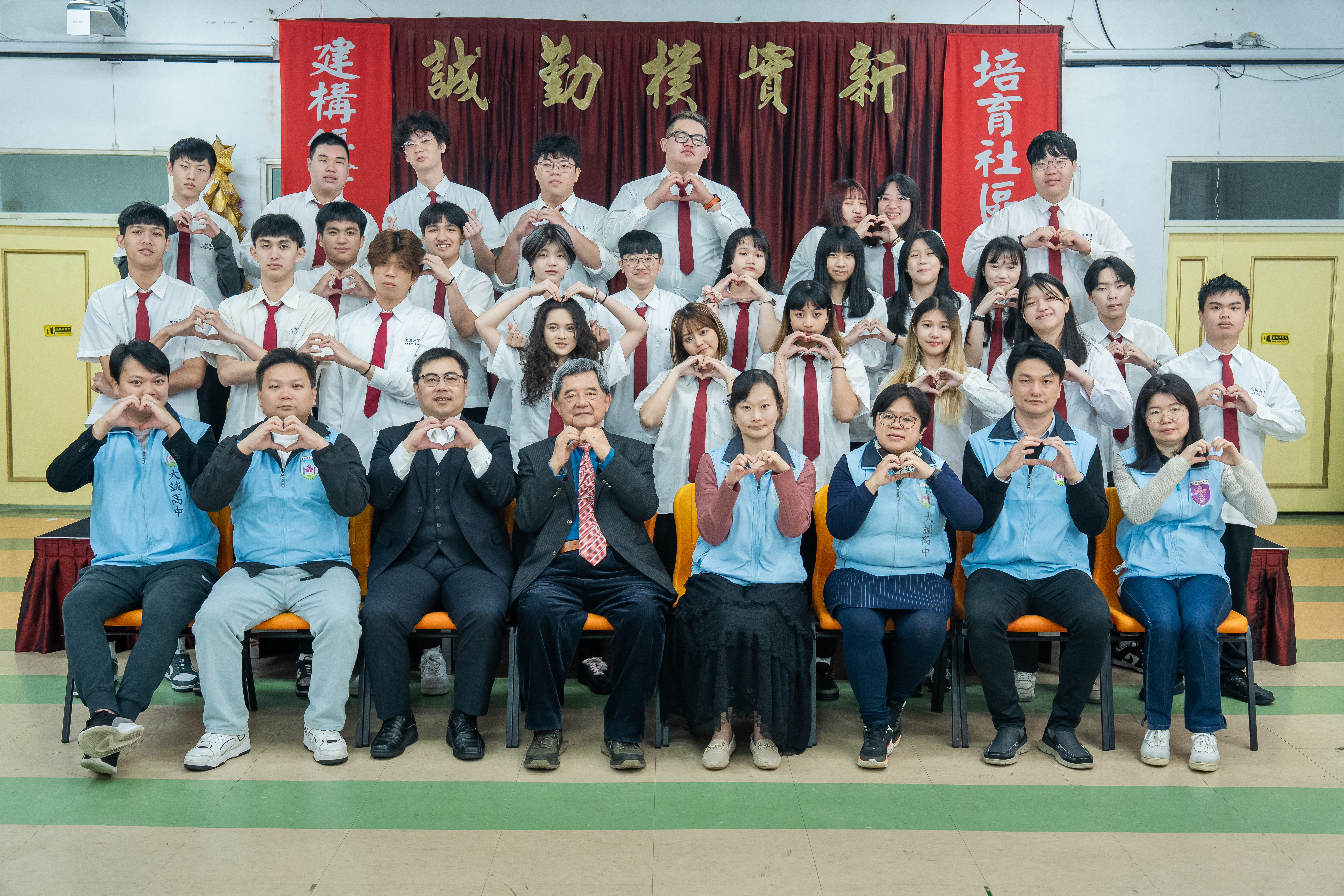 恭喜  三年級畢業