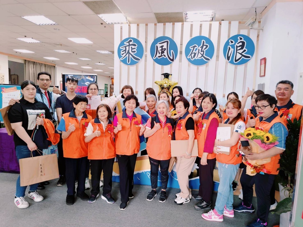 恭喜  三年級畢業